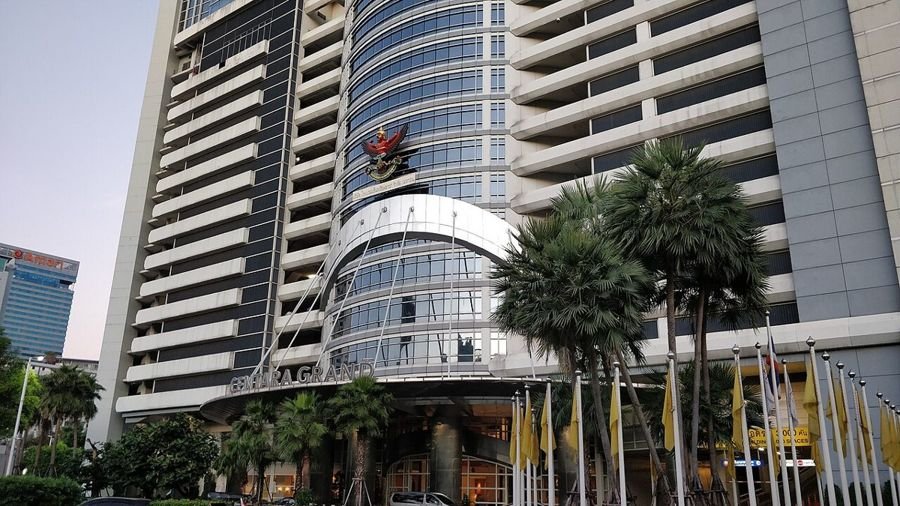 Red Sky, rooftop bar in Bangkok – photo of the building