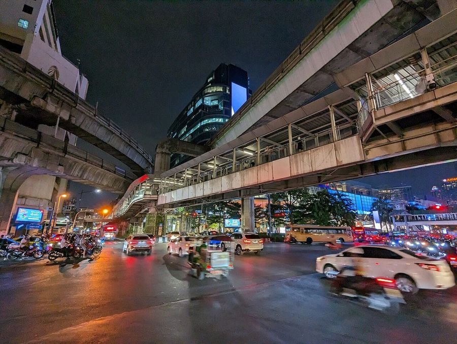 Sato San Rooftop Bar, rooftop bar in Bangkok – photo of the surroundings