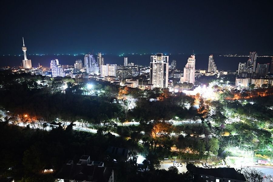 The Sky 32, rooftop bar in Pattaya – photo of the skyline