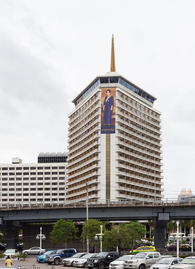 Spire, rooftop bar in Bangkok – photo of the building